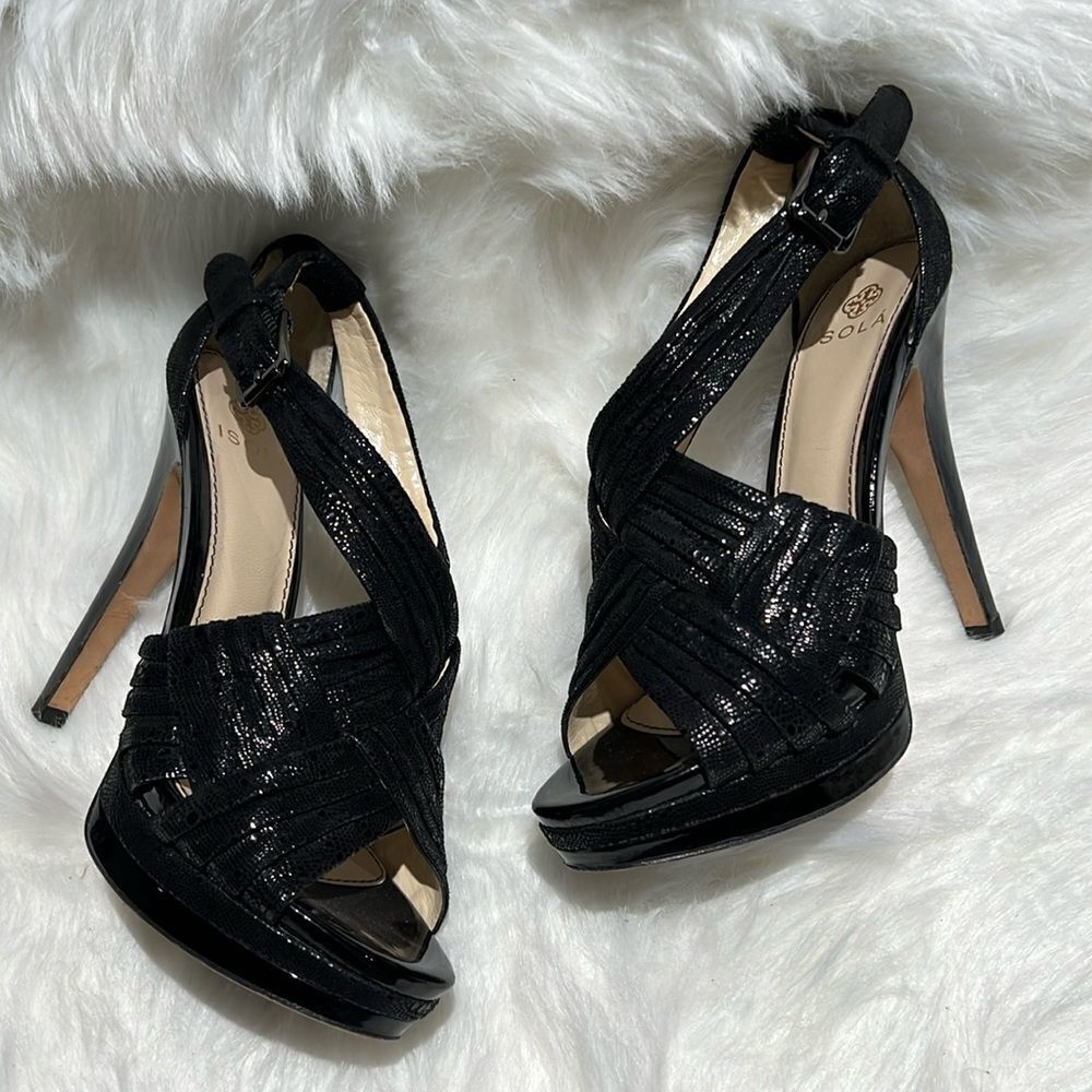 ISOLÁ Black Tejus Strappy Heels 6.5. B84